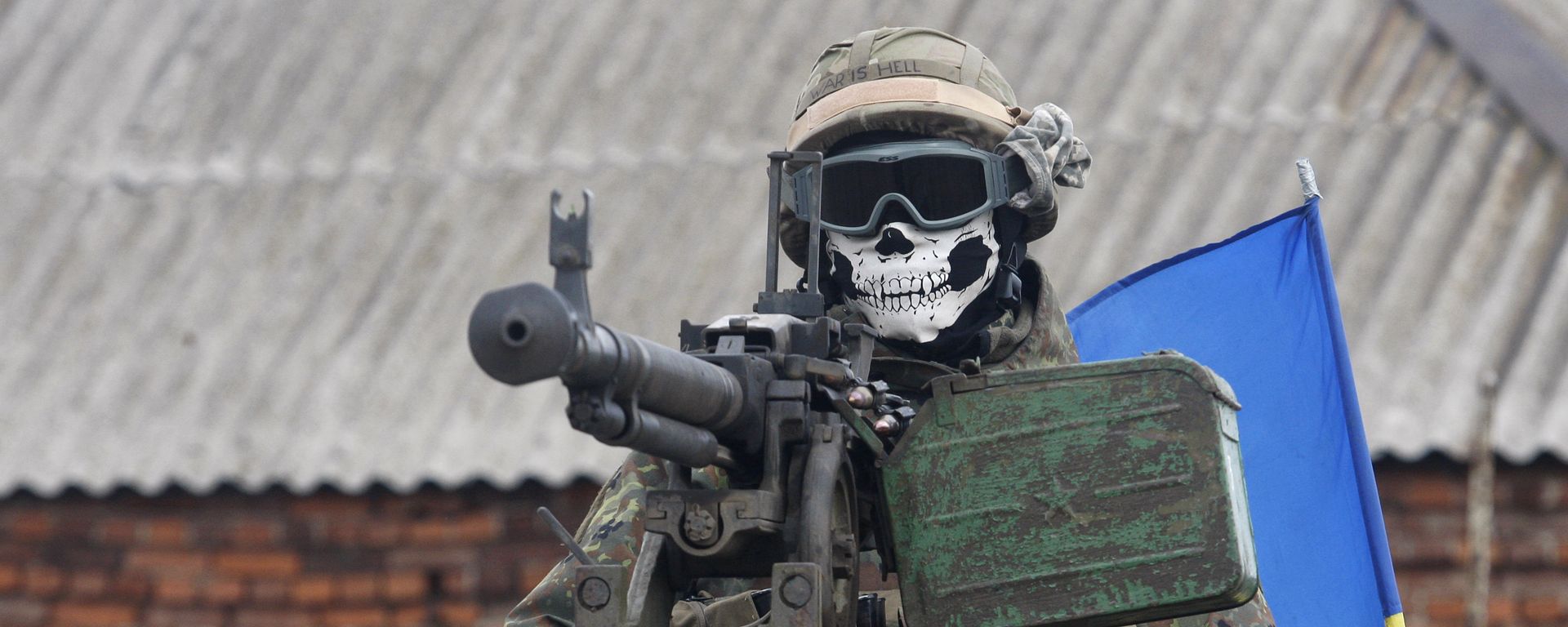A Ukrainian serviceman wears a mask depicting a skull on September 23, 2014 on armored personnel carrier (APC) in a suburb of the eastern town Debaltseve in the region of Donetsk A Ukrainian serviceman wears a mask depicting a skull on September 23, 2014 on armored personnel carrier (APC) in a suburb of the eastern town Debaltseve in the region of Donetsk - Sputnik International, 1920, 11.12.2023