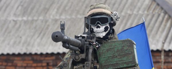 A Ukrainian serviceman wears a mask depicting a skull on September 23, 2014 on armored personnel carrier (APC) in a suburb of the eastern town Debaltseve in the region of Donetsk A Ukrainian serviceman wears a mask depicting a skull on September 23, 2014 on armored personnel carrier (APC) in a suburb of the eastern town Debaltseve in the region of Donetsk - Sputnik International