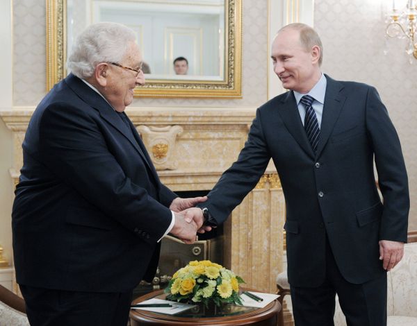 Prime Minister Vladimir Putin meets with former US State Secretary Henry Kissinger - Sputnik International