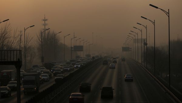 Vehicles drive on the 5th Ring Road in smog during morning rush hour on the fourth day after a red alert was issued for heavy air pollution in Beijing, China, December 19, 2016. - Sputnik International