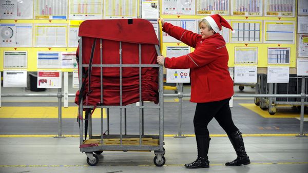 Royal Mail staff member - Sputnik International