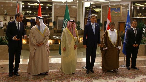 Britain's MP Tobias Ellwood, Emirati Foreign Minister Sheikh Abdullah bin Zayed al-Nahyan, Saudi Arabia's Foreign Minister Adel al-Jubeir, U.S. Secretary of State John Kerry, Oman's Foreign Minister Yusuf bin Alawi bin Abdullah, and U.N. special envoy to Yemen Ismail Ould Cheikh Ahmed pose for a group photo in Riyadh, Saudi Arabia December 18, 2016. - Sputnik International