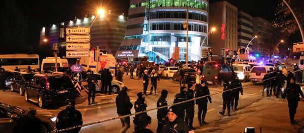 Turkish police secure the area near an art gallery where the Russian Ambassador to Turkey Andrei Karlov was shot in Ankara, Turkey, December 19, 2016 - Sputnik International