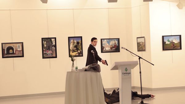 Altintas gestures after shooting the Russian Ambassador to Turkey, Andrei Karlov, at a photo gallery in Ankara, Turkey. - Sputnik International