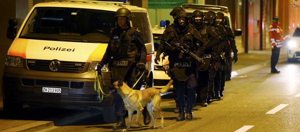 Police stand outside an Islamic center in central Zurich, Switzerland December 19, 2016 Police stand outside an Islamic center in central Zurich, Switzerland December 19, 2016 - Sputnik International