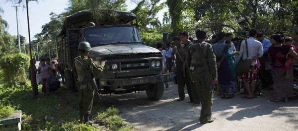 Soldiers bring the residents displaced from the conflict between a group of armed Muslim militants and government troops, to take refuge at a Buddhist monastery in Maungdaw located in Rakhine State near the Bangladesh border on October 15, 2016 Soldiers bring the residents displaced from the conflict between a group of armed Muslim militants and government troops, to take refuge at a Buddhist monastery in Maungdaw located in Rakhine State near the Bangladesh border on October 15, 2016 - Sputnik International