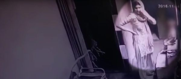 Mother brutally thrashes toddler Mother brutally thrashes toddler - Sputnik International