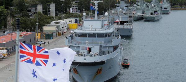 Australian Naval vessels are pictured from the deck of HMAS Adelaide during a visit by French Defence Minister Jean-Yves Le Drian and Australian Defence Minister Marise Payne in Sydney, December 19, 2016. Australian Naval vessels are pictured from the deck of HMAS Adelaide during a visit by French Defence Minister Jean-Yves Le Drian and Australian Defence Minister Marise Payne in Sydney, December 19, 2016. - Sputnik International