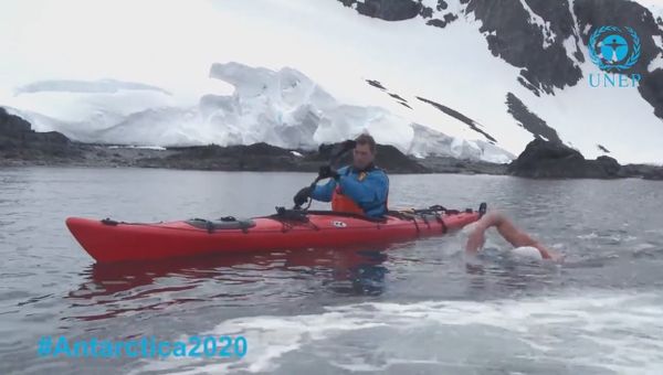 Patron of the oceans Lewis Pugh Swims in the Antarctica - Sputnik International