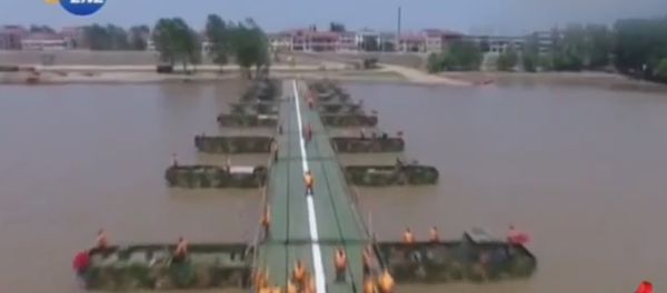 See how PLA build a 1150M bridge across Yangtze River in 27 minutes See how PLA build a 1150M bridge across Yangtze River in 27 minutes - Sputnik International