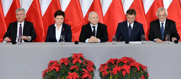 (L-R) The speaker of the Polish Senate Stanislaw Karczewski, Polish Prime Minister Beata Szydlo, the leader of the PiS (Law and Justice) party Jaroslaw Kaczynski, the speaker of the parliament Marek Kuchcinski and the deputy speaker of the parliament Ryszard Terlecki attend a press conference on December 21, 2016 in Warsaw (L-R) The speaker of the Polish Senate Stanislaw Karczewski, Polish Prime Minister Beata Szydlo, the leader of the PiS (Law and Justice) party Jaroslaw Kaczynski, the speaker of the parliament Marek Kuchcinski and the deputy speaker of the parliament Ryszard Terlecki attend a press conference on December 21, 2016 in Warsaw - Sputnik International