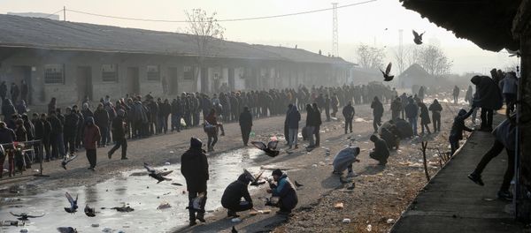Migrants stand in line to receive free food outside a derelict customs warehouse in Belgrade, Serbia December 21, 2016 - Sputnik International