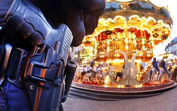 A German police officer stands next to a merry-go-round in the Christmas market in Frankfurt, Germany, Tuesday, Dec. 20, 2016 one day after a truck ran into a crowded Christmas market in Berlin killing several people - Sputnik International