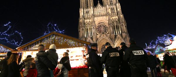 French police officers patrol at the Christmas market next to the Cathedral of Notre-Dame de Reims. File photo - Sputnik International