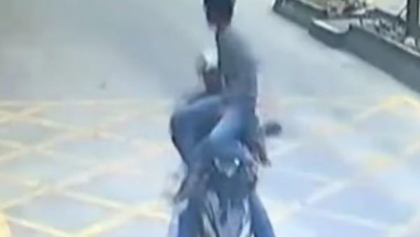 Kung Fu Truck Driver Gets Revenge on Phone Thief - Sputnik International