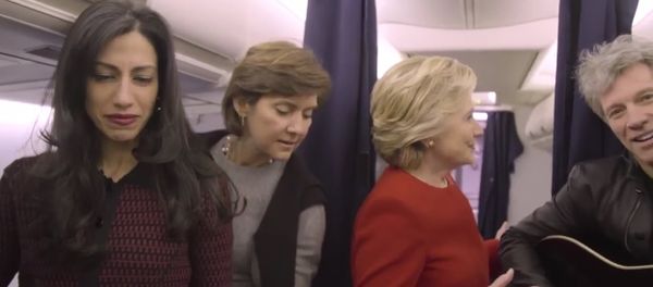 Hillary Clinton Mannequin Challenge - Hillary Clinton Election Day 2016 - Jon Bon Jovi Mannequin - Sputnik International