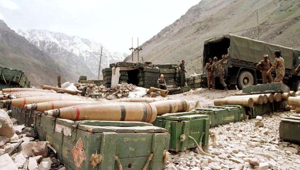 Indian soldiers prepare ammunitions at an artillery position in the Himalayas near Drass in Kashmir. (File) Indian soldiers prepare ammunitions at an artillery position in the Himalayas near Drass in Kashmir. (File) - Sputnik International
