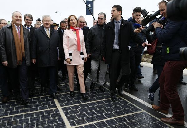 French Minister for Ecology, Sustainable Development and Energy Segolene Royal (C) walks with other officials on a solar panel road during its inauguration in Tourouvre, Normandy, northwestern France - Sputnik International