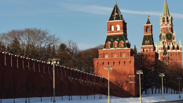 Moscow Kremlin towers (from left): Konstantino-Yeleninskaya, Nabatnaya, Tsarskaya and Spasskaya - Sputnik International