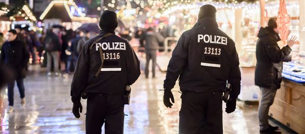 Police patrols at the reopened Christmas market near the Kaiser Wilhelm Memorial Church in Berlin on December 22, 2016 Police patrols at the reopened Christmas market near the Kaiser Wilhelm Memorial Church in Berlin on December 22, 2016 - Sputnik International