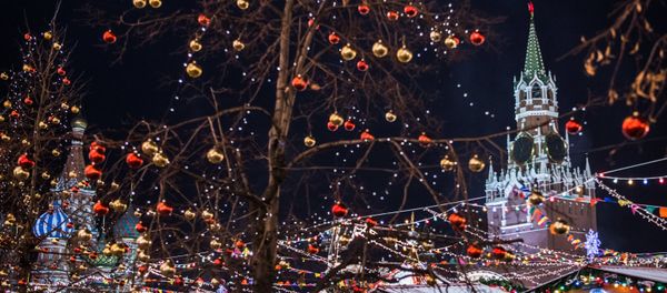 Festive illumination and the Spasskaya Tower of the Moscow Kremlin in Red Square Festive illumination and the Spasskaya Tower of the Moscow Kremlin in Red Square - Sputnik International