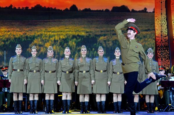 Members of the Aleksandrov Song and Dance Ensemble of the Russian Army perform at the concert marking the Day of the Union State at the 25th International Art Festival Slavonic Bazaar in Vitebsk. (File) Members of the Aleksandrov Song and Dance Ensemble of the Russian Army perform at the concert marking the Day of the Union State at the 25th International Art Festival Slavonic Bazaar in Vitebsk. (File) - Sputnik International