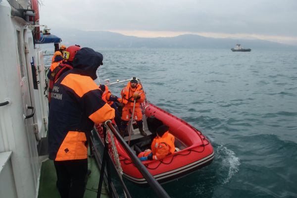The search and rescue operation on the Black Sea coast at the crash site of Russian Defense Ministry's TU-154 aircraft - Sputnik International