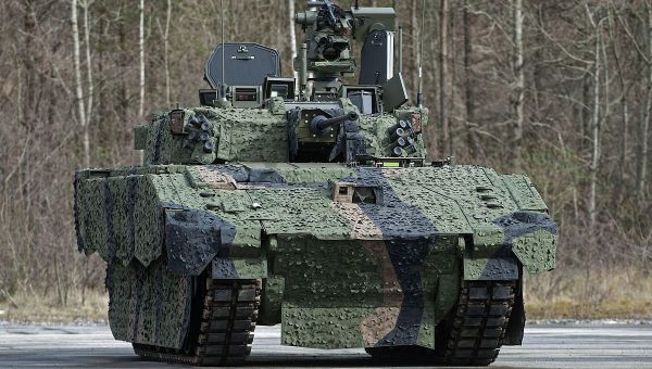 Pictured is the new AJAX prototype shown near its future assembly site in Merthyr Tydfil, Wales - Sputnik International