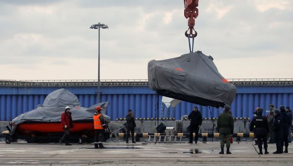 Specialists unload submersibles for underwater search, after Russian military Tu-154 crashed into the Black Sea on its way to Syria on Sunday, at a port of the Black Sea resort city of Sochi, Russia December 26, 2016 Specialists unload submersibles for underwater search, after Russian military Tu-154 crashed into the Black Sea on its way to Syria on Sunday, at a port of the Black Sea resort city of Sochi, Russia December 26, 2016 - Sputnik International