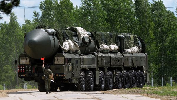 A Yars missile system en route to a field region at the final stage of the Strategic All-Around Competition, a field training contest in the Novosibirsk region - Sputnik International