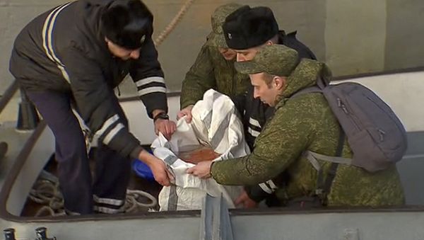 In this Tuesday, Dec. 27, 2016 frame grab made available by Russian Rossiya One TV Channel Emergency Ministry soldiers pack a flight recorder of the crashed plane, on a pier just outside Sochi, Russia In this Tuesday, Dec. 27, 2016 frame grab made available by Russian Rossiya One TV Channel Emergency Ministry soldiers pack a flight recorder of the crashed plane, on a pier just outside Sochi, Russia - Sputnik International