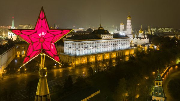 The star atop the Vodovzvodnaya Tower of the Moscow Kremlin. Right: the Grand Kremlin Palace, and the Church of St. John Climacus the Ivan the Great Bell Tower The star atop the Vodovzvodnaya Tower of the Moscow Kremlin. Right: the Grand Kremlin Palace, and the Church of St. John Climacus the Ivan the Great Bell Tower - Sputnik International