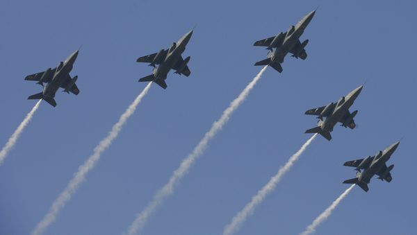 Indian Air Force jet fighters fly over India Gate as part of the Republic Day Parade rehearsal, on January 21, 2011 - Sputnik International