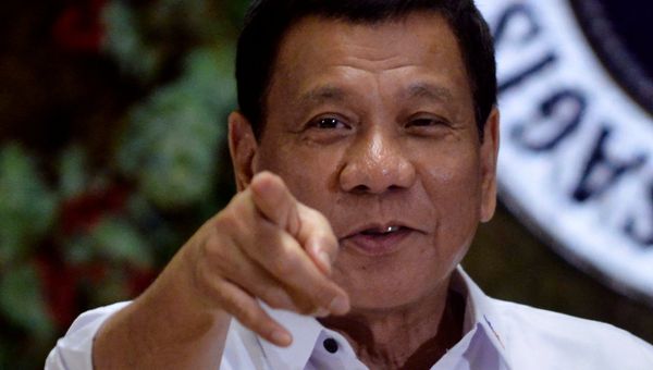 Philippine President Rodrigo Duterte points to photographers during an awarding ceremony for outstanding government workers, at the Malacanang Palace in Manila, Philippines December 19, 2016 - Sputnik International