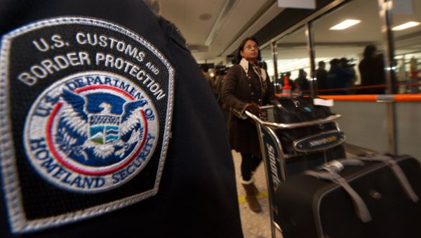 An international air traveler (r) clears US Customs and Border Protection declarations to enter the United States in the US Customs and Immigration area at Dulles International Airport(IAD) , December 21, 2011 in Sterling, Virgina, near Washington, DC - Sputnik International