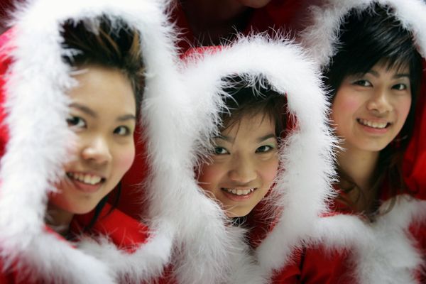 Russian Snow Maidens VS Santa Girls - Sputnik International