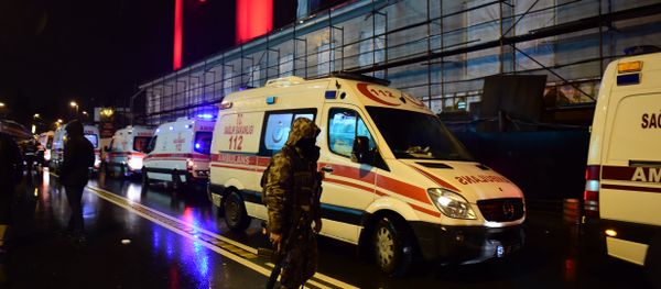 Turkish special force police officers and ambulances are seen at the site of an armed attack January 1, 2017 in Istanbul. - Sputnik International