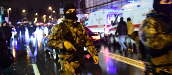 Turkish special force police officers and ambulances are seen at the site of an armed attack January 1, 2017 in Istanbul. Turkish special force police officers and ambulances are seen at the site of an armed attack January 1, 2017 in Istanbul. - Sputnik International