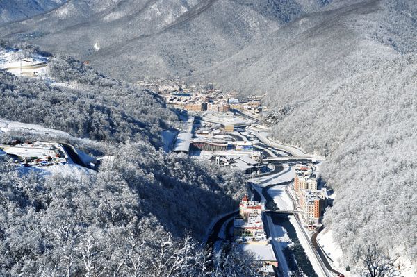 A view of the Rosa Khutor Alpine Resort and Krasnaya Polyana railway station in Adler District, Sochi. (File) - Sputnik International