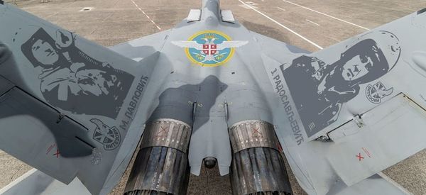 Russian MIGs with Serbian pilots painted on them - Sputnik International