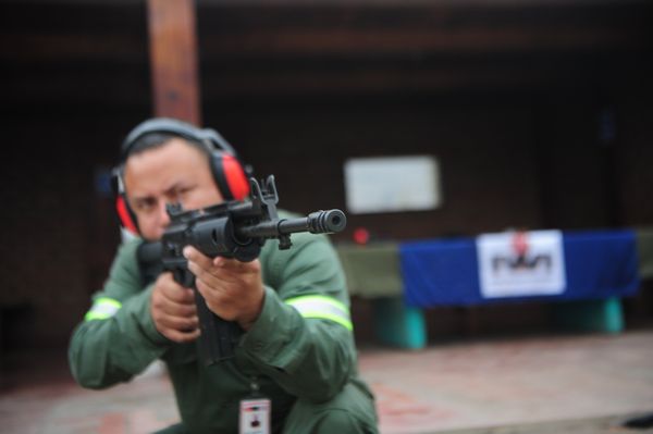 A soldier prepares to fire a Galil assault rifle at the FAME base (Army Factory of weapons and munitions of the Peruvian Army) in Lima on October 12, 2011 A soldier prepares to fire a Galil assault rifle at the FAME base (Army Factory of weapons and munitions of the Peruvian Army) in Lima on October 12, 2011 - Sputnik International