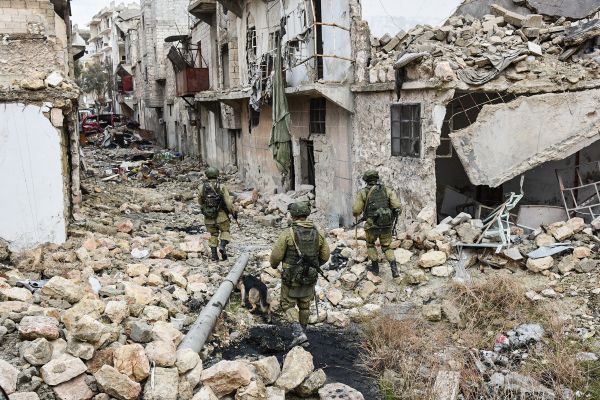 Military engineers of the Russian Army's international counter-mine center continue the demining operation in eastern Aleppo, Syria - Sputnik International