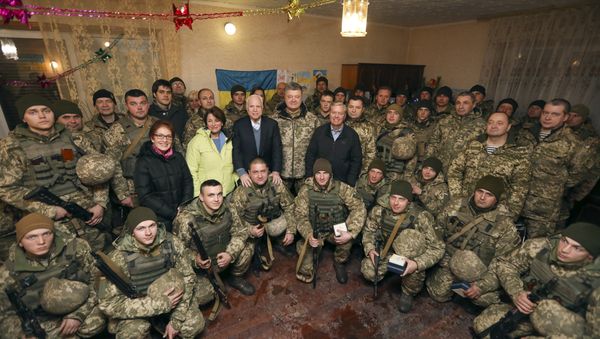 Ukrainian President Petro Poroshenko centre, Chairman of Senate Armed Services Committee, US Senator John McCain, centre left, US Senator Lindsey Graham, centre right, and US Senator Amy Klobuchar pose for photo with the Ukrainian marines, during their working trip to the Donetsk region to congratulate Ukrainian servicemen on the upcoming New Year, in the village Shyrokine, eastern Ukraine, Saturday, Dec. 31, 2016 - Sputnik International