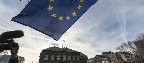 Thousands of protesters gather in front of the Parliament in the Icelandic capital Reykjavik on February 24, 2014 to demand a referendum amid a government bid to pull out of EU accession talks without a popular vote. - Sputnik International