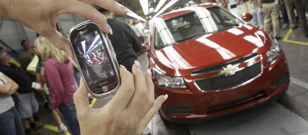 In this Sept. 8, 2010 file photo, auto worker Brenda Hedland takes a picture of the first Chevrolet Cruze compact sedan to come off the assembly line at a ceremony inside the GM factory in Lordstown, Ohio In this Sept. 8, 2010 file photo, auto worker Brenda Hedland takes a picture of the first Chevrolet Cruze compact sedan to come off the assembly line at a ceremony inside the GM factory in Lordstown, Ohio - Sputnik International