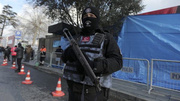 Turkish police stand guard outisde the Reina nightclub by the Bosphorus, which was attacked by a gunman, in Istanbul, Turkey, January 1, 2017 - Sputnik International