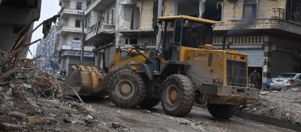 Tractors are seen as the Syrian government starts to clean up areas formerly held by opposition forces in the northern city of Aleppo on December 27, 2016 - Sputnik International
