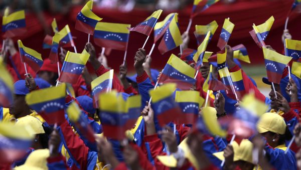 People wave Venezuelan flags during a parade marking 200 years of Venezuela's independence in Caracas, Venezuela, Tuesday July 5, 2011. - Sputnik International