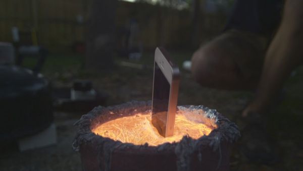 iPhone in Molten Aluminum - Sputnik International