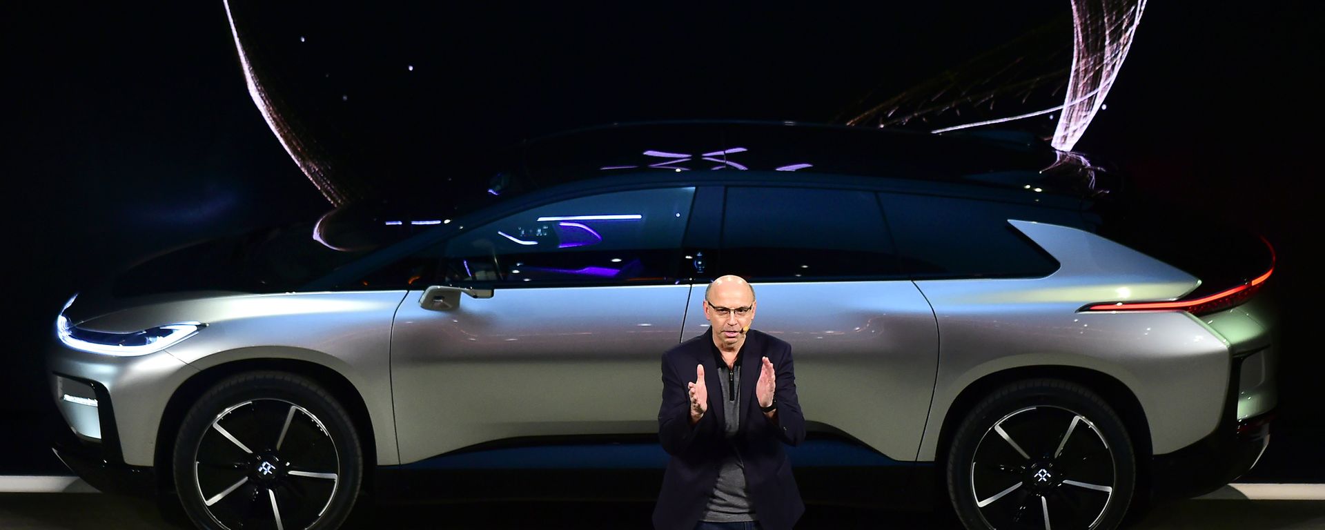 araday Future's Nick Sampson, SVP of R&D + Engineering speaks in front of the just introduced FF91 electric vehicle at the company's press conference at the 2017 Consumer Electronics Show in Las Vegas, January, 2016. araday Future's Nick Sampson, SVP of R&D + Engineering speaks in front of the just introduced FF91 electric vehicle at the company's press conference at the 2017 Consumer Electronics Show in Las Vegas, January, 2016. - Sputnik International, 1920, 21.10.2023
